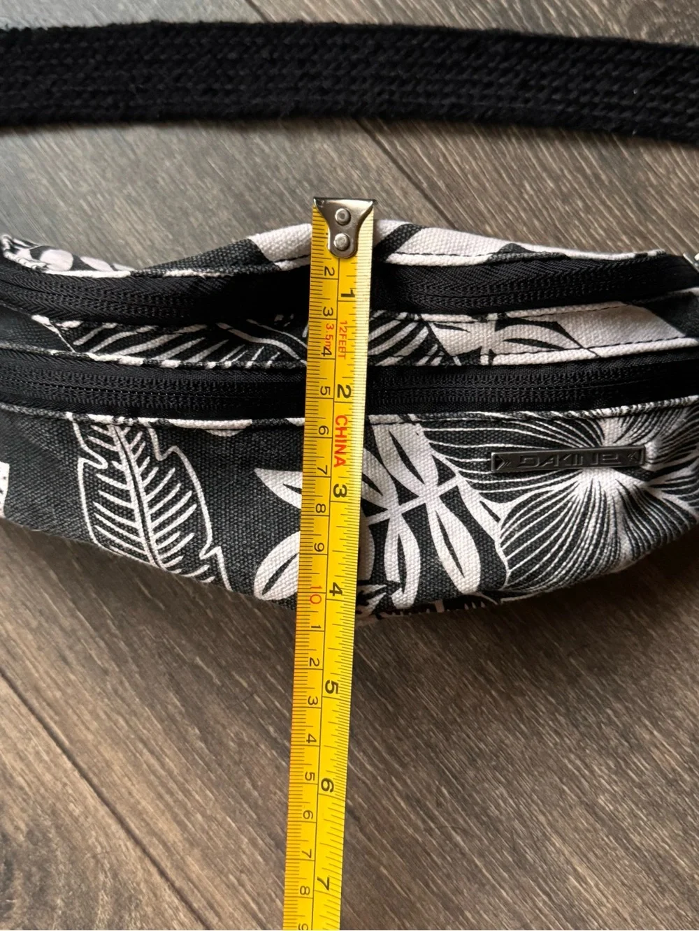 Dakine Gigi Hip Pack in Hibiscus Palm Canvas Belt Bag